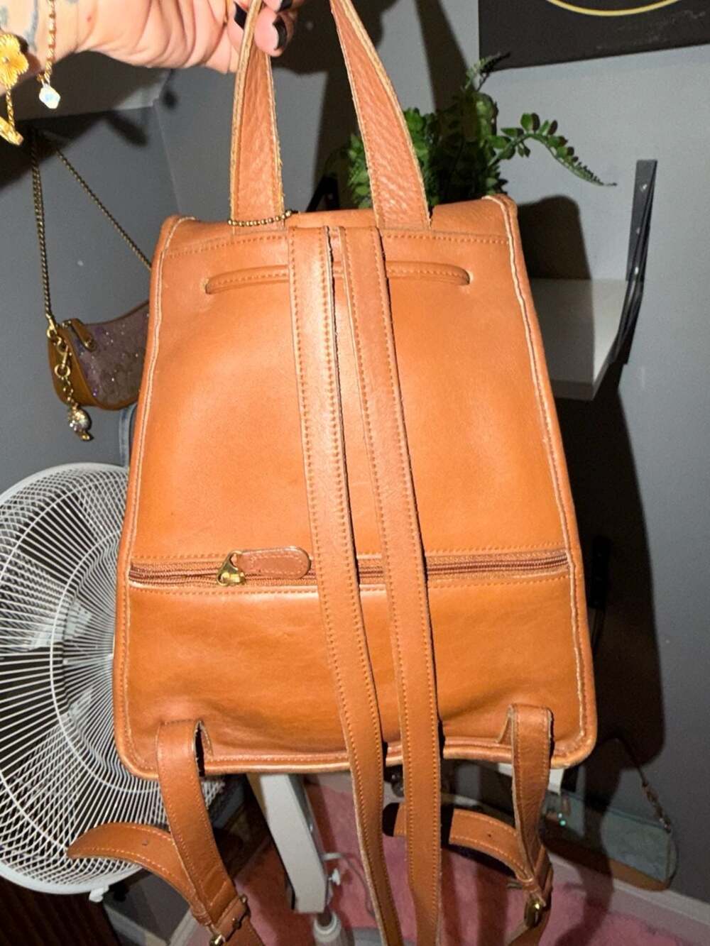 Vintage Coach Large Daypack Backpack Style 9791 in Tan Leather - Picture 3 of 6